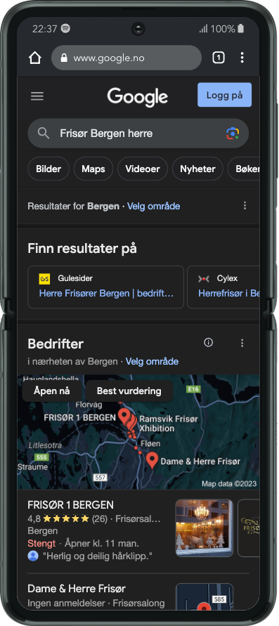 Mobiltelefon viser lokal Google søk på frisørsalonger for herre i Bergen
